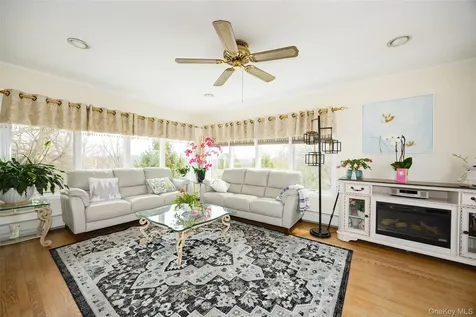 17 Greenwood Drive Mahopac NY 10541