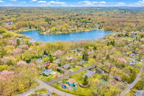 17 Greenwood Drive Mahopac NY 10541