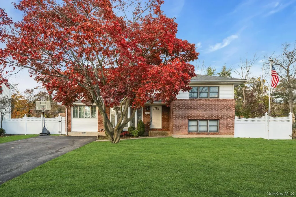 22 Schuyler Drive Commack NY 11725