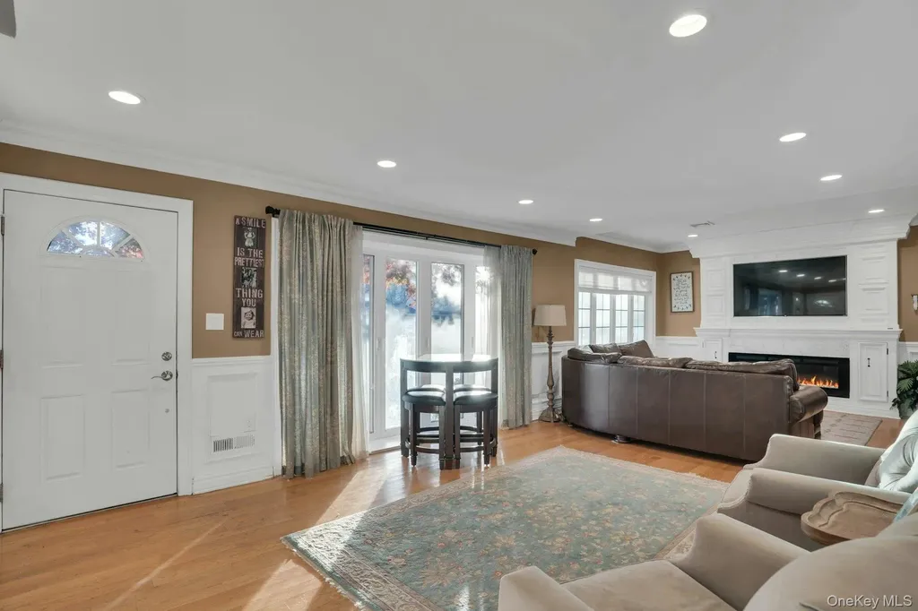 22 Schuyler Drive Commack NY 11725