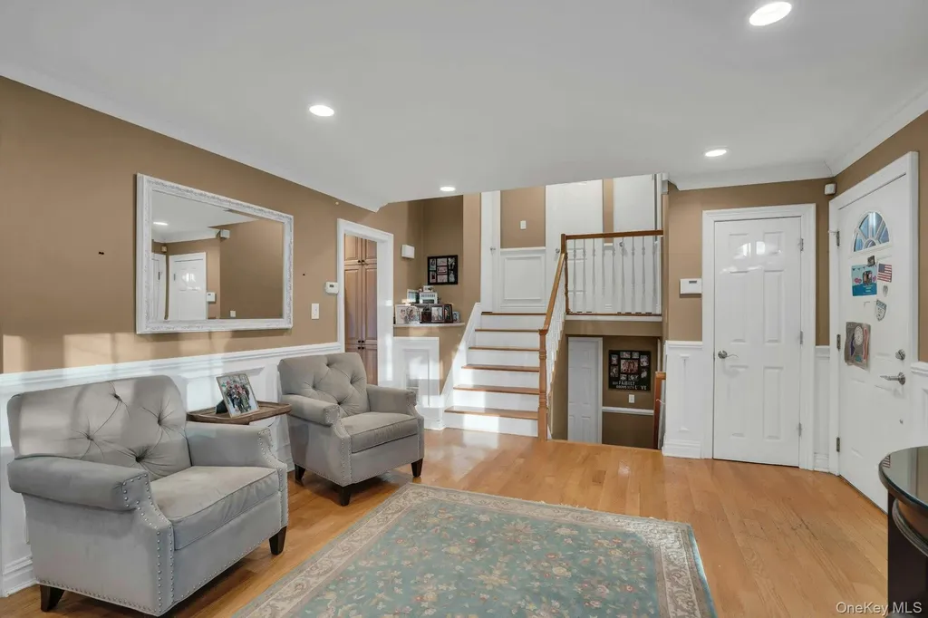 22 Schuyler Drive Commack NY 11725