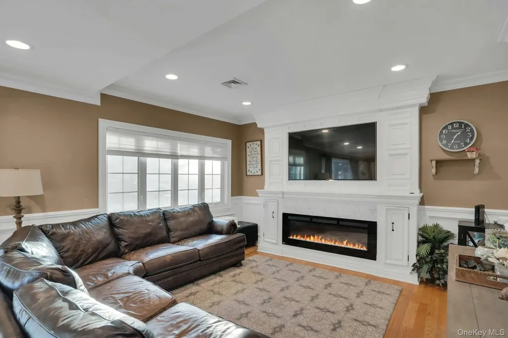 22 Schuyler Drive Commack NY 11725