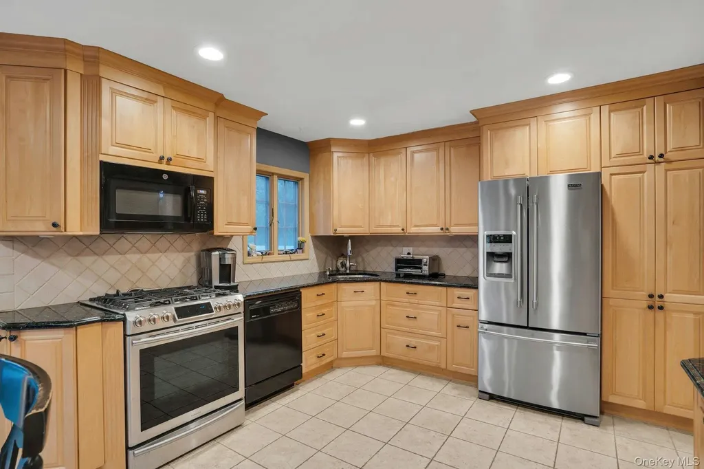 22 Schuyler Drive Commack NY 11725