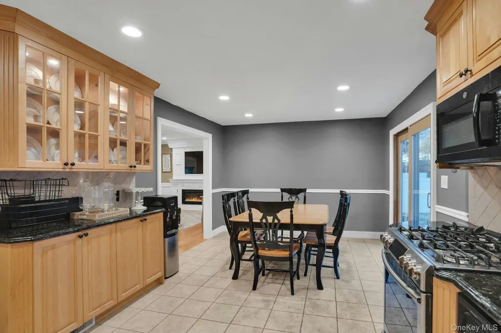 22 Schuyler Drive Commack NY 11725