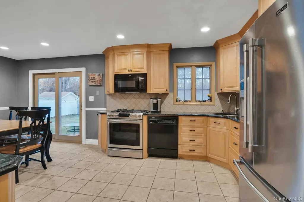 22 Schuyler Drive Commack NY 11725