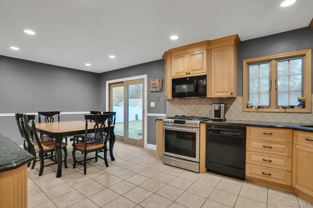 22 Schuyler Drive Commack NY 11725