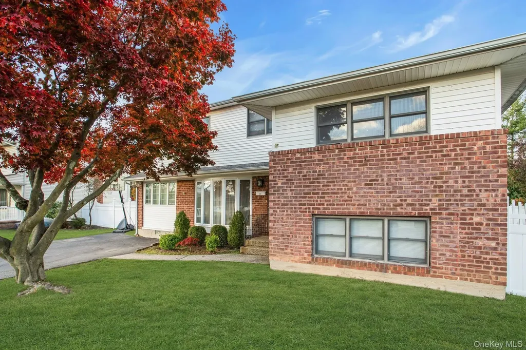22 Schuyler Drive Commack NY 11725