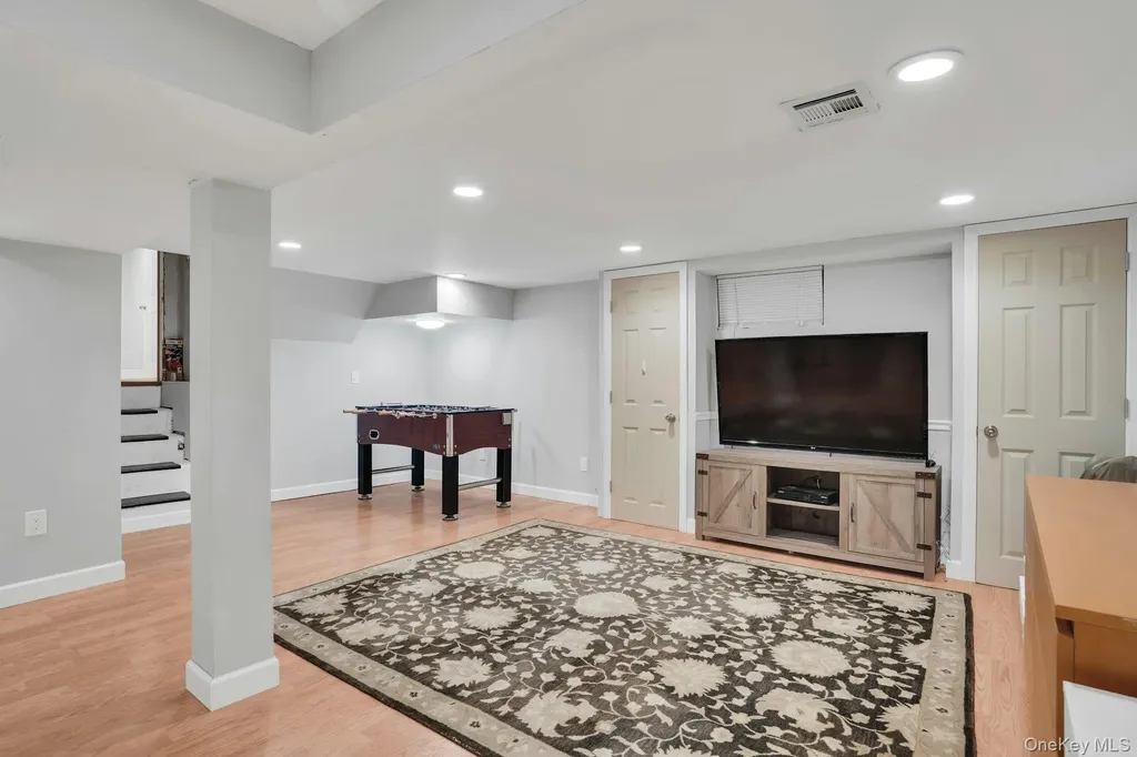 22 Schuyler Drive Commack NY 11725