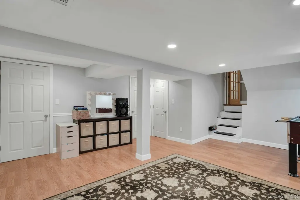 22 Schuyler Drive Commack NY 11725