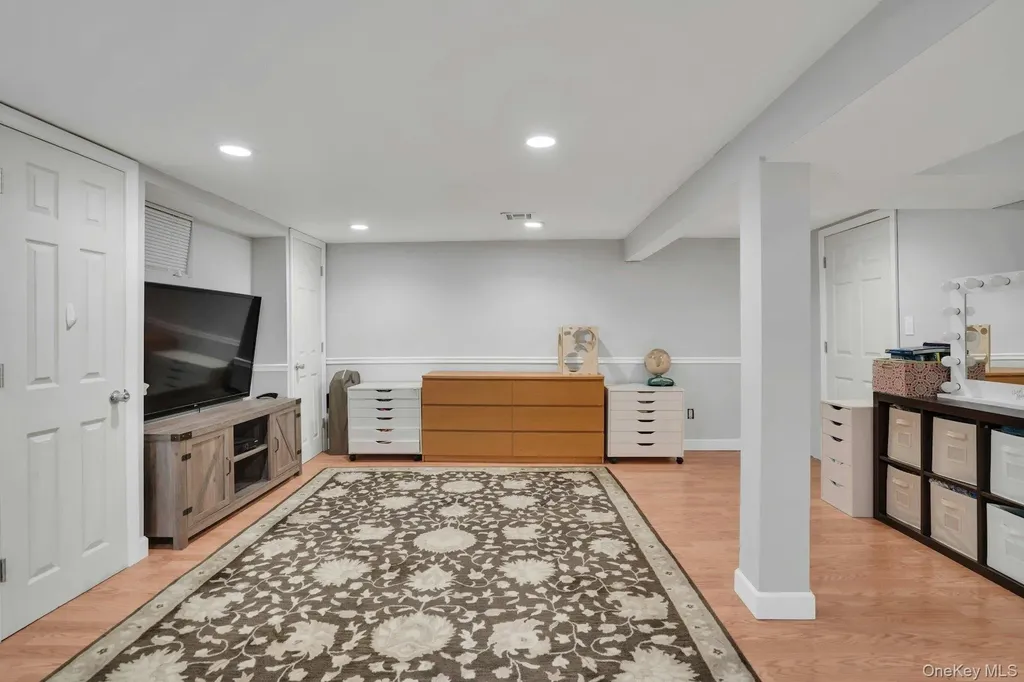 22 Schuyler Drive Commack NY 11725