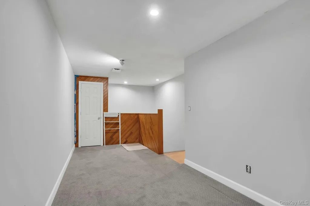 22 Schuyler Drive Commack NY 11725