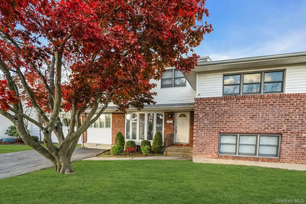22 Schuyler Drive Commack NY 11725
