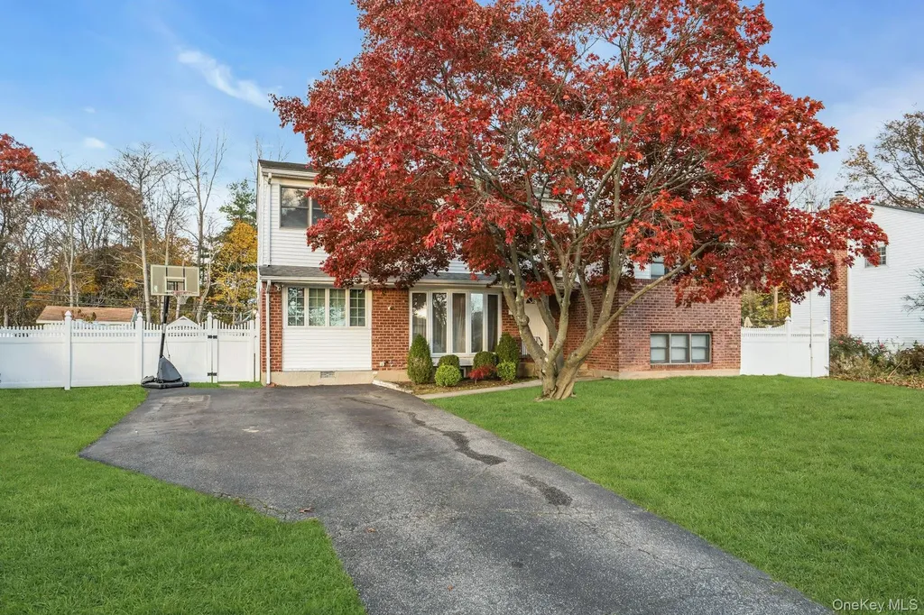 22 Schuyler Drive Commack NY 11725