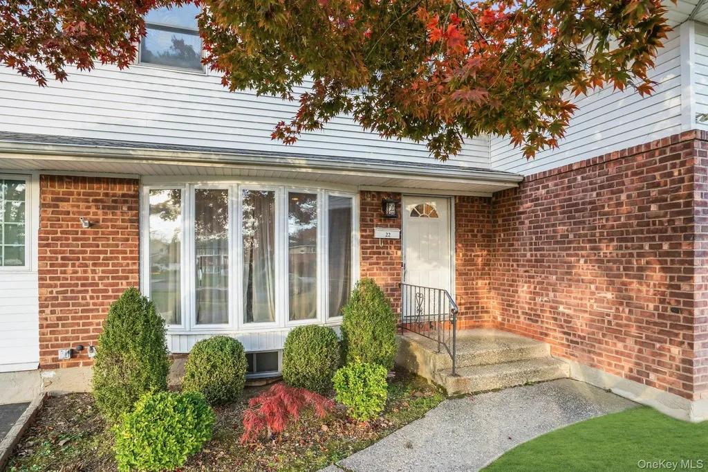 22 Schuyler Drive Commack NY 11725