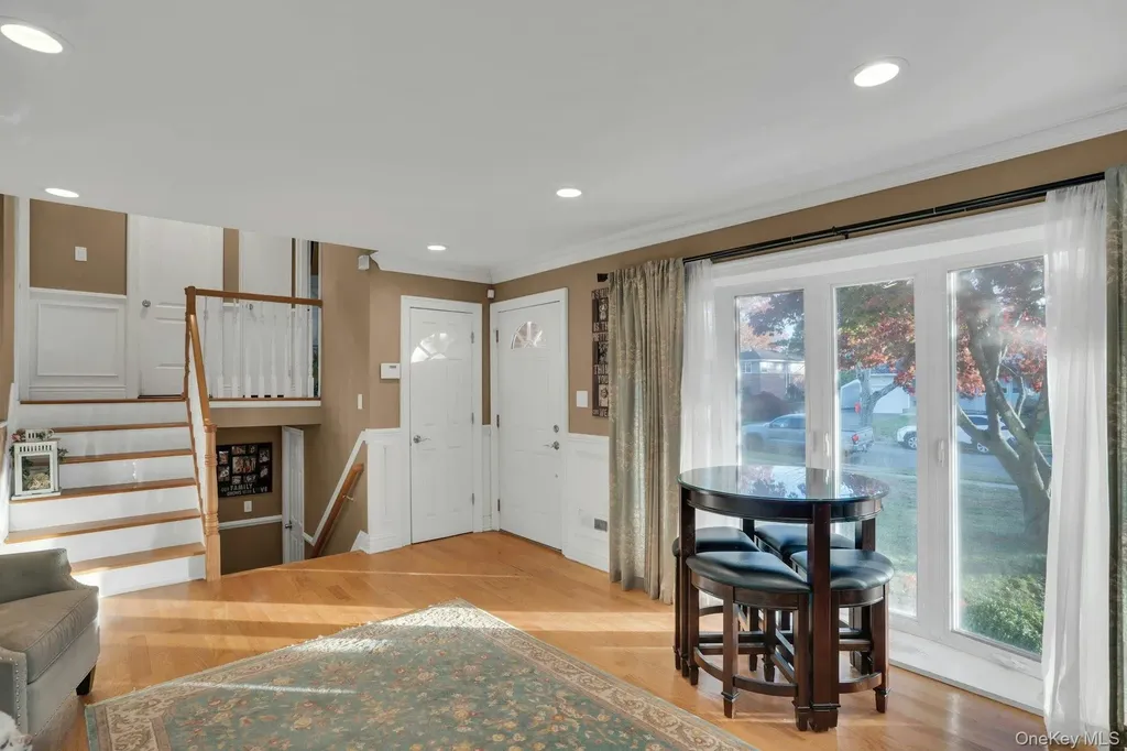 22 Schuyler Drive Commack NY 11725