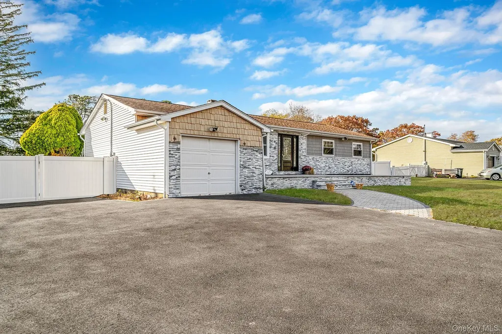 27 Kenwood Drive Bohemia NY 11716