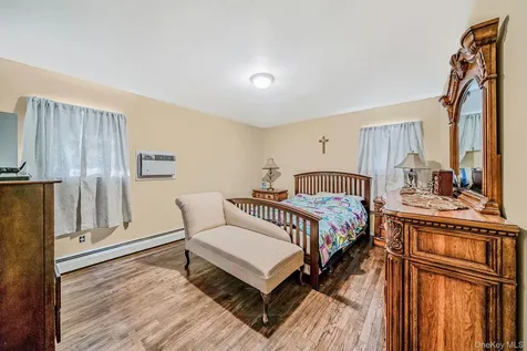 27 Kenwood Drive Bohemia NY 11716