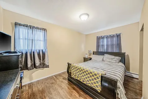 27 Kenwood Drive Bohemia NY 11716