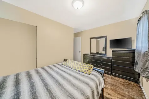 27 Kenwood Drive Bohemia NY 11716