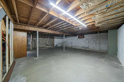 27 Kenwood Drive Bohemia NY 11716