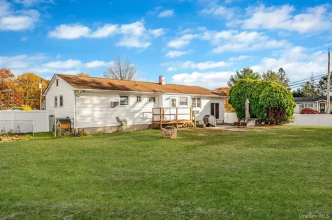 27 Kenwood Drive Bohemia NY 11716