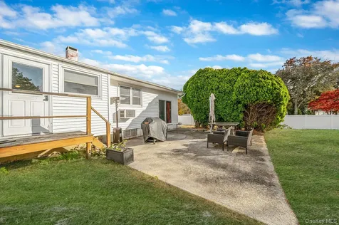 27 Kenwood Drive Bohemia NY 11716