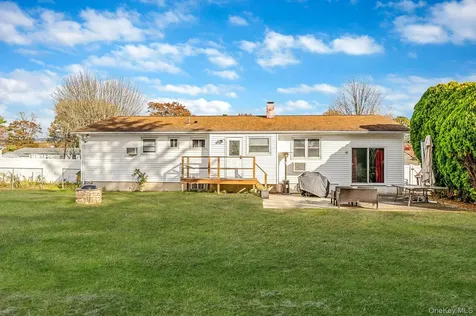 27 Kenwood Drive Bohemia NY 11716