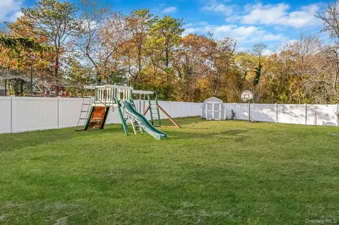 27 Kenwood Drive Bohemia NY 11716