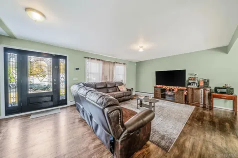 27 Kenwood Drive Bohemia NY 11716