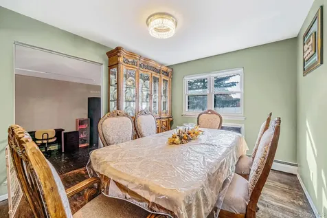 27 Kenwood Drive Bohemia NY 11716