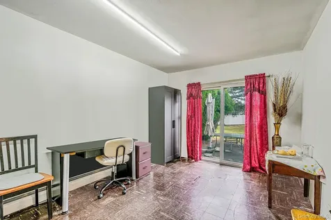 27 Kenwood Drive Bohemia NY 11716