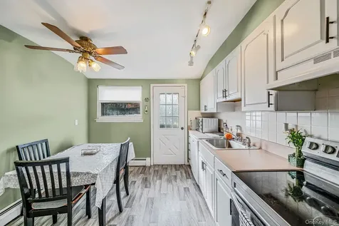 27 Kenwood Drive Bohemia NY 11716