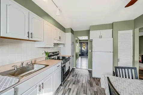 27 Kenwood Drive Bohemia NY 11716