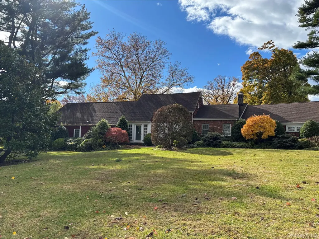 18 Lighthouse Road Great Neck NY 11024