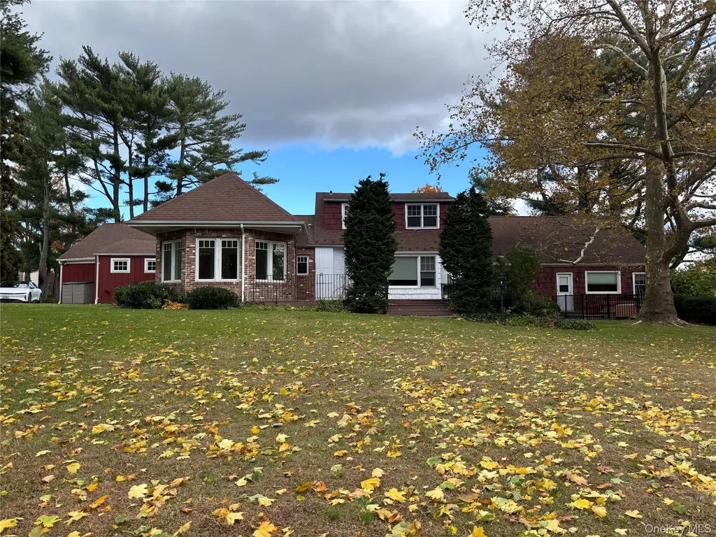 18 Lighthouse Road Great Neck NY 11024