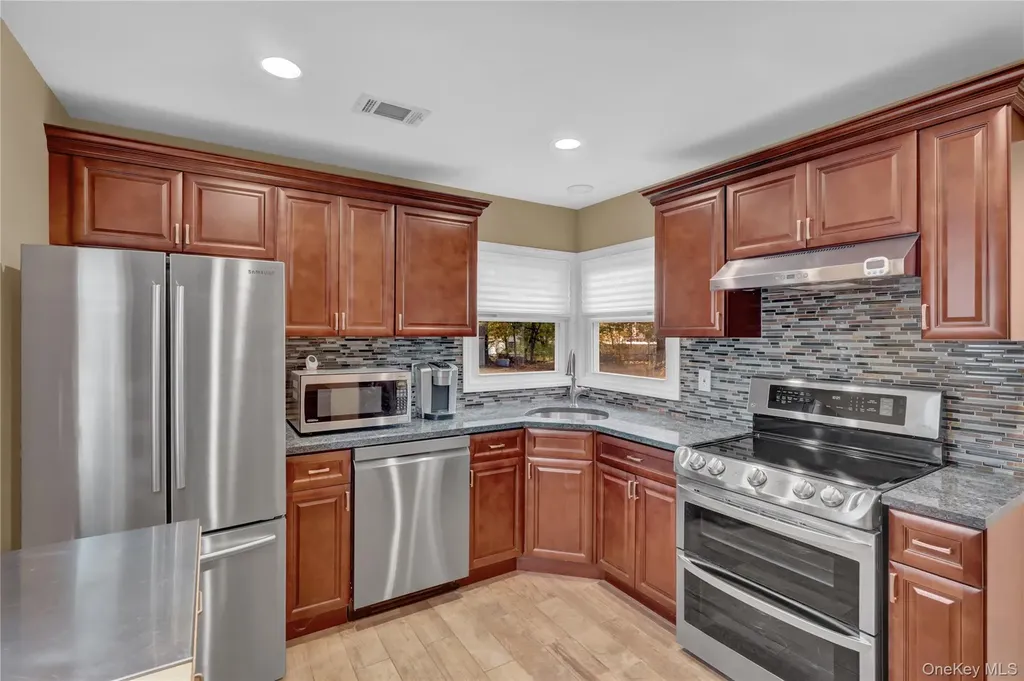 882 Ocean Avenue West Islip NY 11795