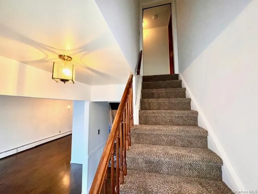 1 Abbie Lane Hyde Park NY 12538
