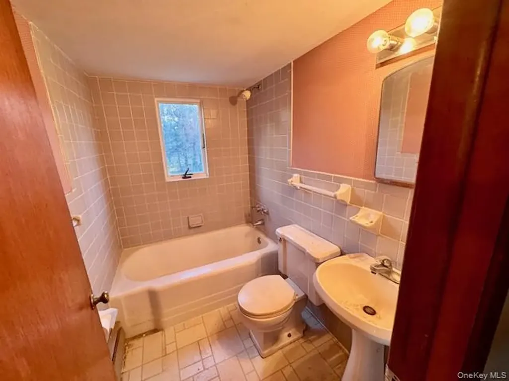 1 Abbie Lane Hyde Park NY 12538