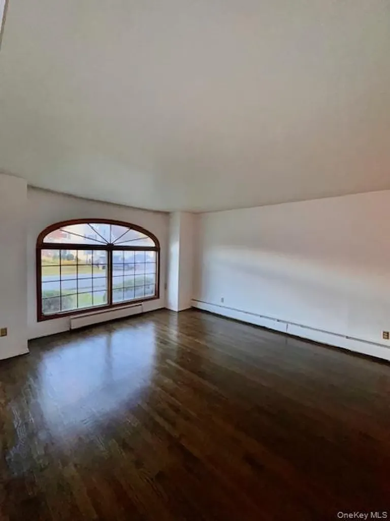 1 Abbie Lane Hyde Park NY 12538