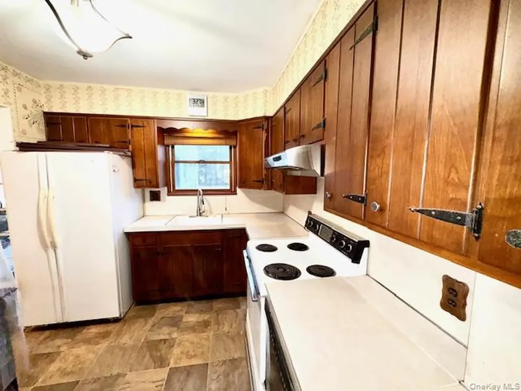 1 Abbie Lane Hyde Park NY 12538