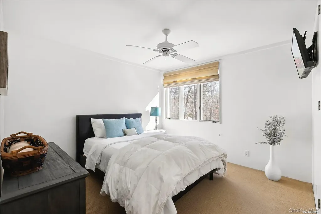 162 Middle Line Southampton NY 11968