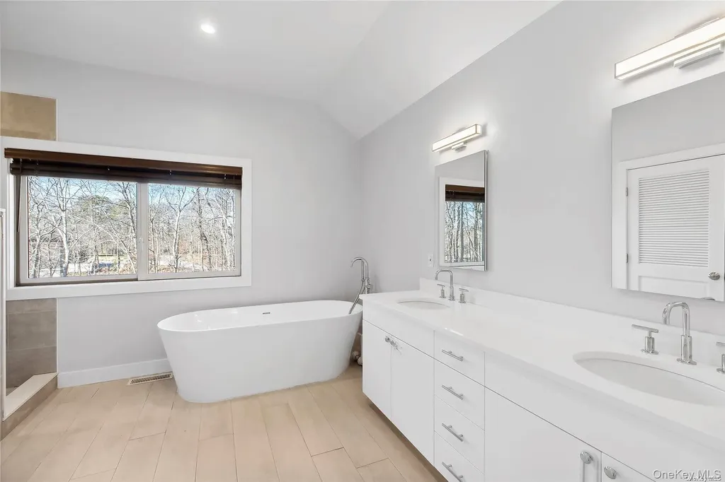162 Middle Line Southampton NY 11968