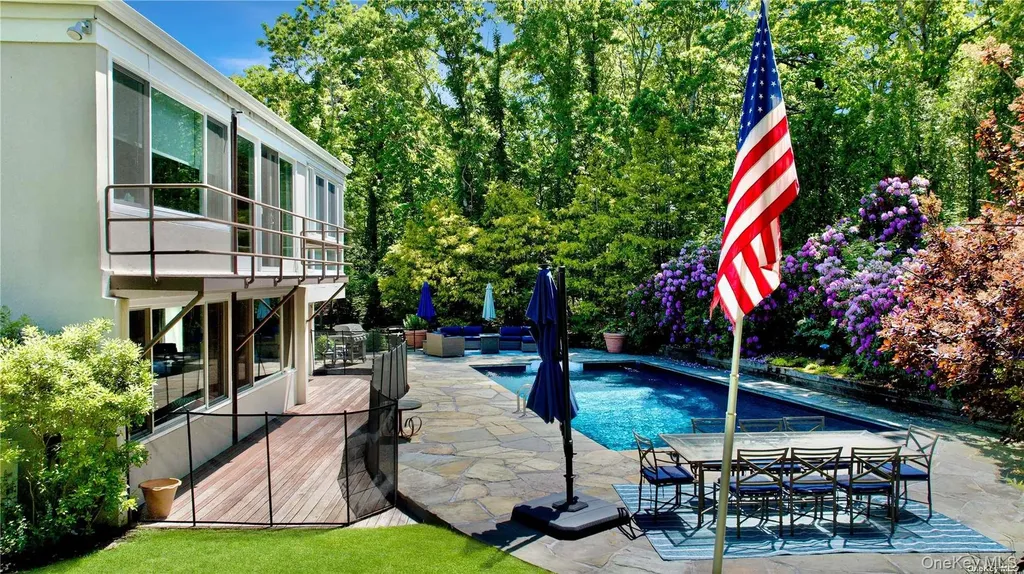 162 Middle Line Southampton NY 11968