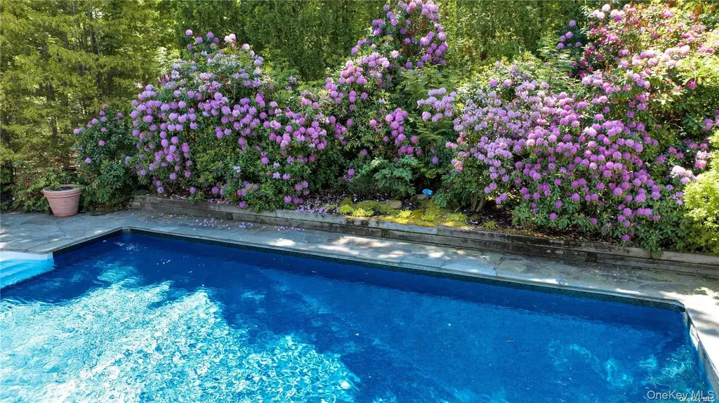 162 Middle Line Southampton NY 11968