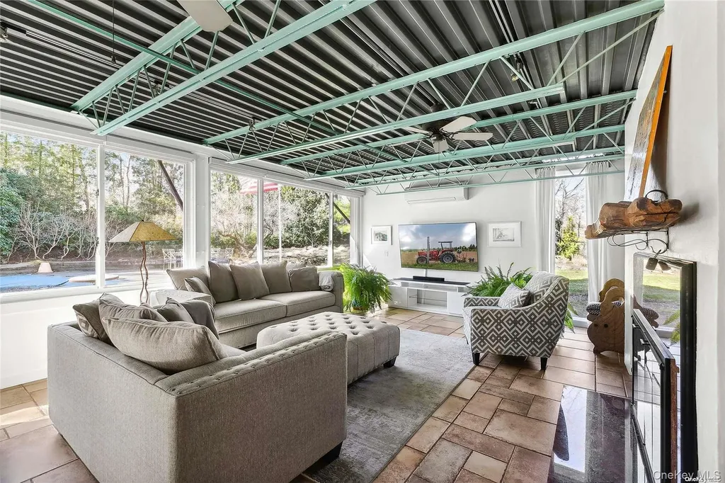 162 Middle Line Southampton NY 11968