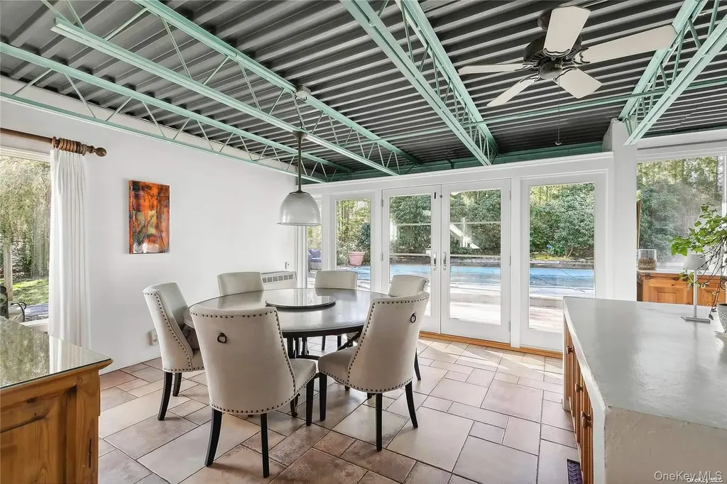 162 Middle Line Southampton NY 11968