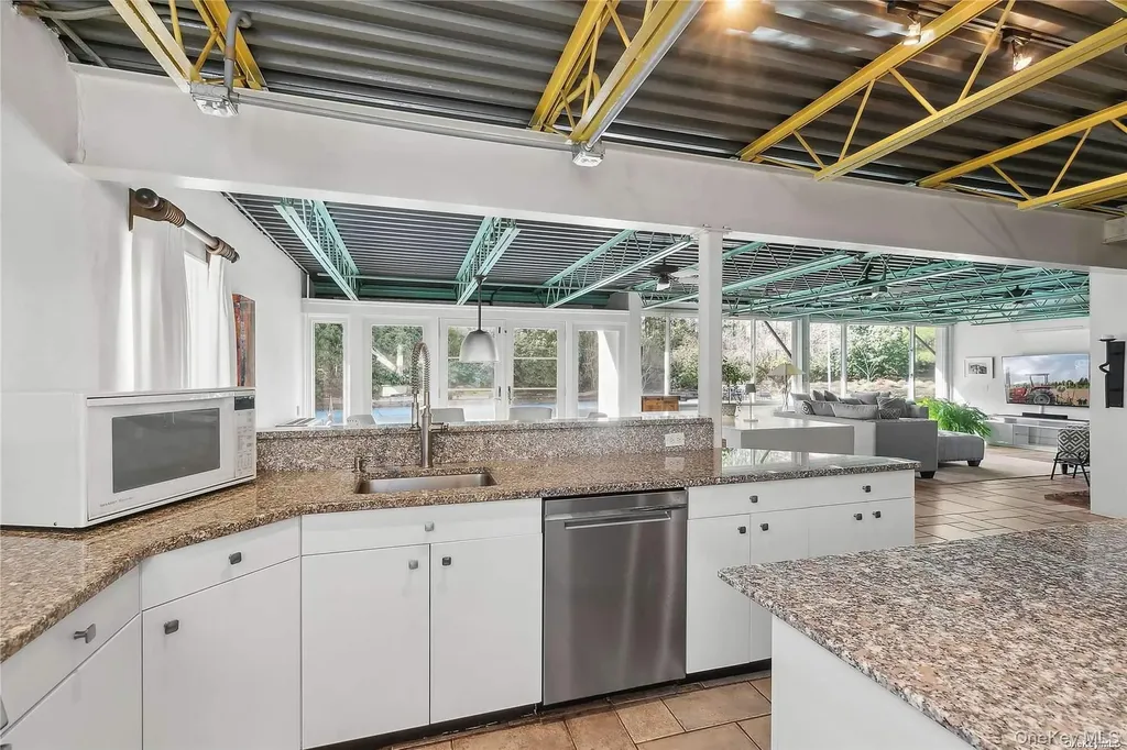 162 Middle Line Southampton NY 11968
