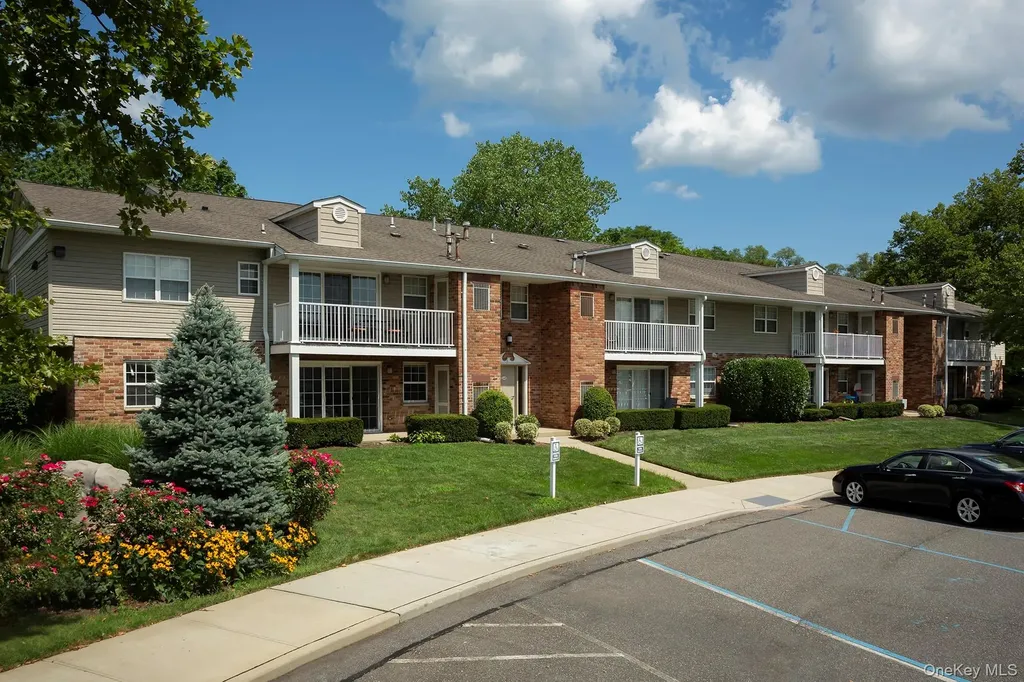 40 Westwood Drive Westbury NY 11590