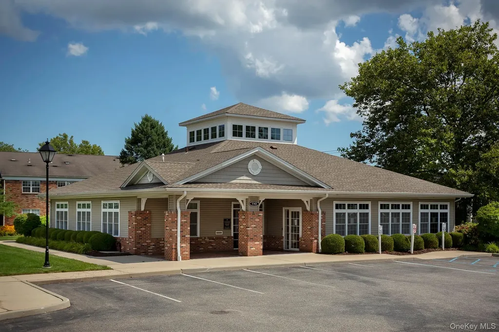 40 Westwood Drive Westbury NY 11590