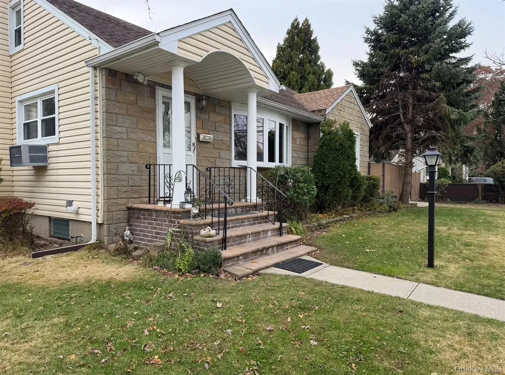 31 Irving Street Bethpage NY 11714